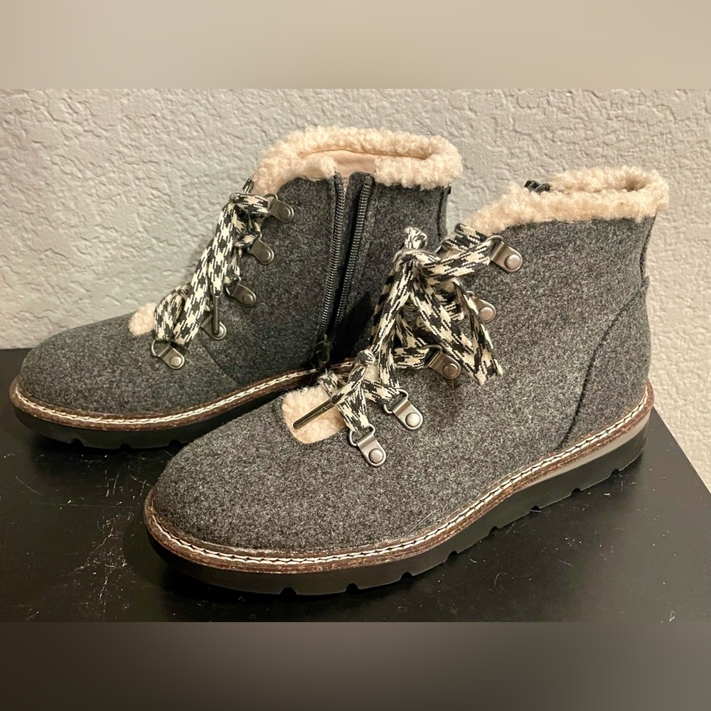 NWOT MADDEN NYC Comfort Foam Hiker Wedge Gray size 9
